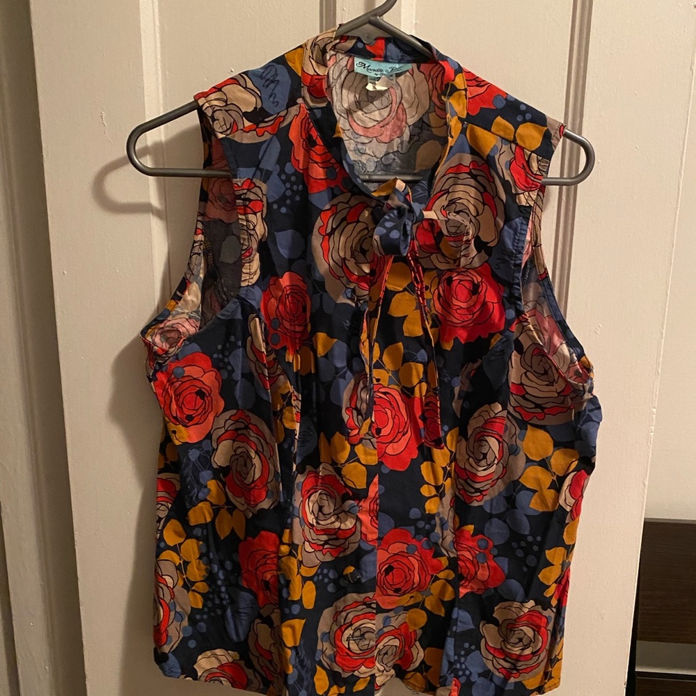 Retro inspired sleeveless top